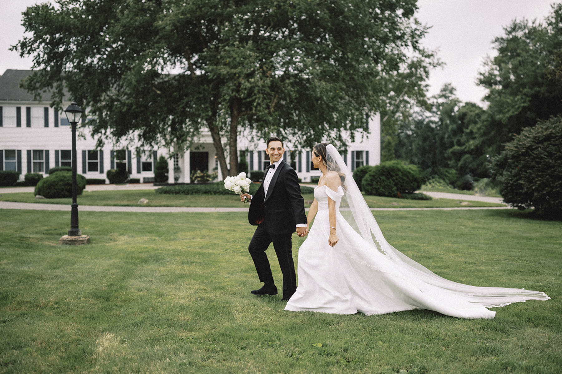 Elegant Outdoor Wedding at The Litchfield Inn